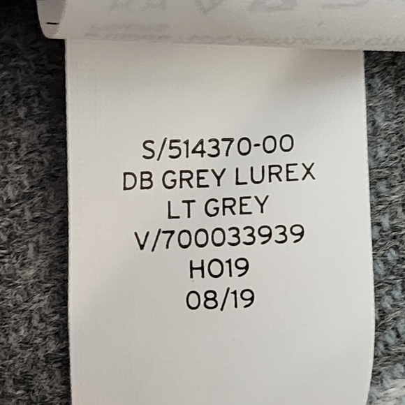 Banana Republic Women's Scarf or Wrap. Fringed Hem. Very Versatile. One Size - Picture 6 of 8